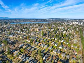 5217 5th Avenue NE, Seattle WA 98105