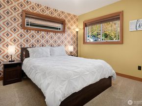 5217 5th Avenue NE, Seattle WA 98105