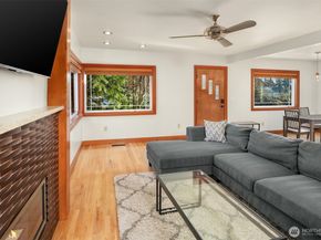 5217 5th Avenue NE, Seattle WA 98105