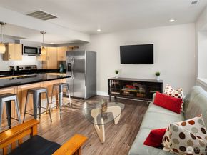 5217 5th Avenue NE, Seattle WA 98105