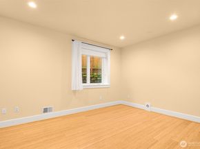 1610 10th Street W, Kirkland WA 98033