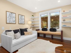 1610 10th Street W, Kirkland WA 98033