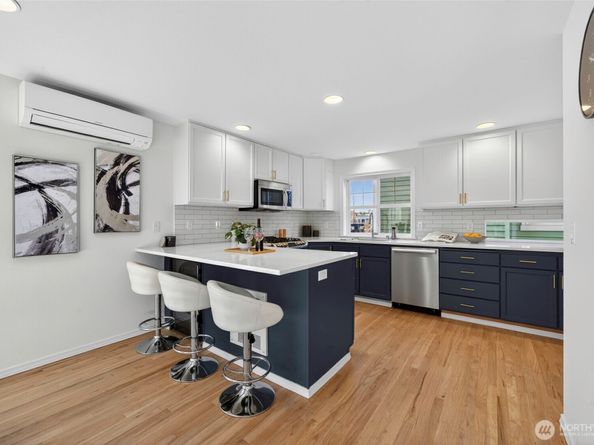 3828 Interlake Avenue N A, Seattle WA 98103