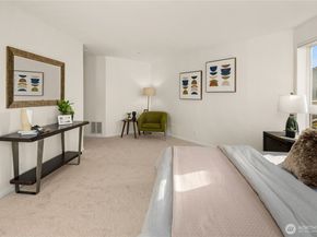 4528 8th Avenue NE 5A, Seattle WA 98105