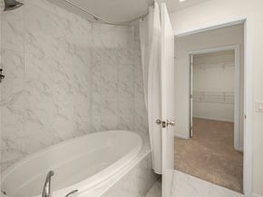 4528 8th Avenue NE 5A, Seattle WA 98105