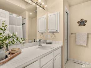 20024 NE 188th Place, Woodinville WA 98077