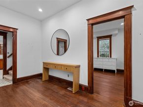 414 NE 42nd Street, Seattle WA 98105