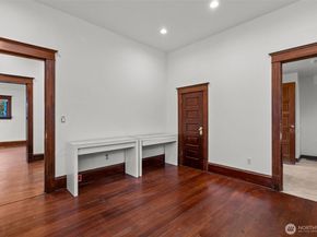 414 NE 42nd Street, Seattle WA 98105