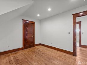 414 NE 42nd Street, Seattle WA 98105