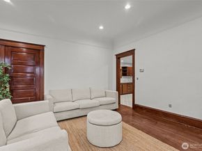 414 NE 42nd Street, Seattle WA 98105