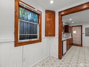 414 NE 42nd Street, Seattle WA 98105