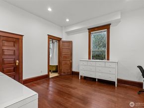 414 NE 42nd Street, Seattle WA 98105