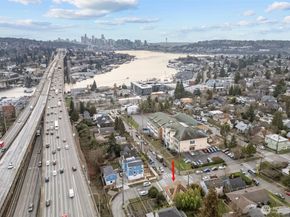414 NE 42nd Street, Seattle WA 98105