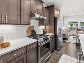 964 7th Avenue NE 2.4, Issaquah WA 98029