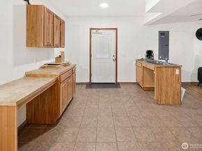 6327 Polk Place, Everett WA 98203