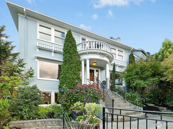 1939 E Crescent Drive, Seattle WA 98112