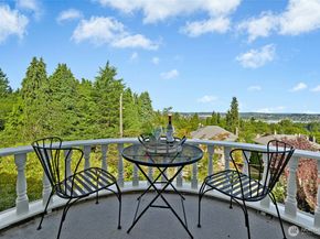 1939 E Crescent Drive, Seattle WA 98112
