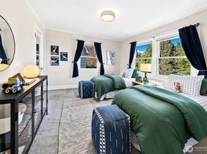 1939 E Crescent Drive, Seattle WA 98112