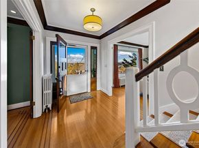 1939 E Crescent Drive, Seattle WA 98112