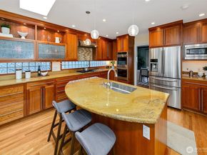 1939 E Crescent Drive, Seattle WA 98112