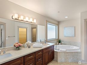 553 SE Andrews Street B, Issaquah WA 98027