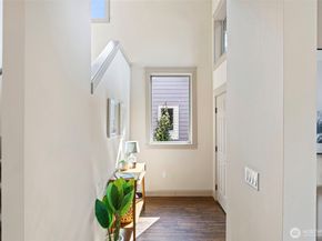 553 SE Andrews Street B, Issaquah WA 98027