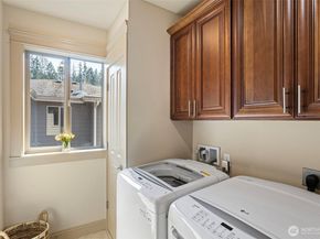 553 SE Andrews Street B, Issaquah WA 98027