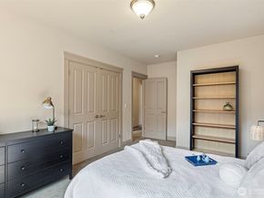 553 SE Andrews Street B, Issaquah WA 98027