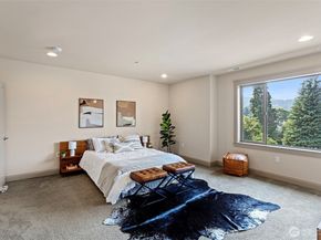 553 SE Andrews Street B, Issaquah WA 98027