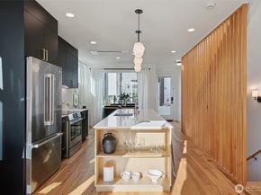 515 Howe Street A, Seattle WA 98109