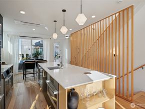 515 Howe Street A, Seattle WA 98109