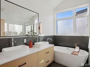 515 Howe Street A, Seattle WA 98109