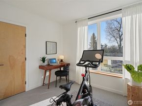 515 Howe Street A, Seattle WA 98109