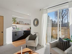 515 Howe Street A, Seattle WA 98109