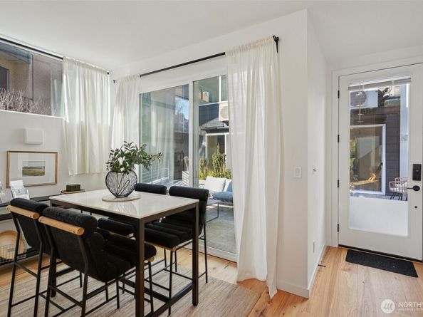 515 Howe Street A, Seattle WA 98109