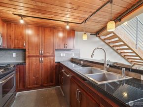 1886 25th Avenue NE 101, Issaquah WA 98029