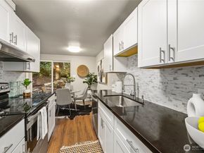 12527 NE 117th Place F5, Kirkland WA 98034