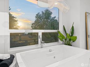 903 N 33rd Place, Renton WA 98056