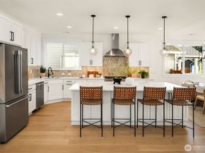 805 Hoquiam Ave NE, Renton WA 98059