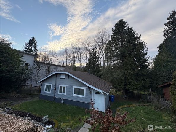 4549 26th Avenue SW, Seattle WA 98106