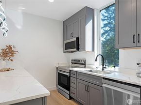 8522 23rd Avenue NE, Seattle WA 98115