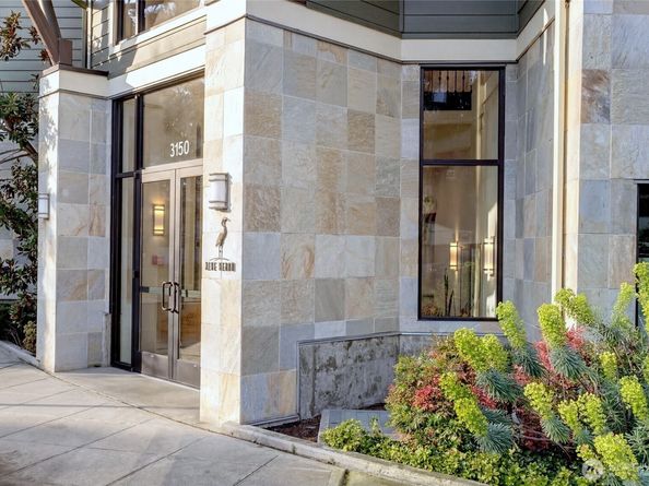 3150 W Government Way 404, Seattle WA 98199
