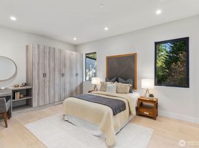 1653 105th Avenue SE, Bellevue WA 98004