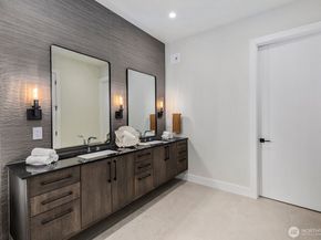 1653 105th Avenue SE, Bellevue WA 98004