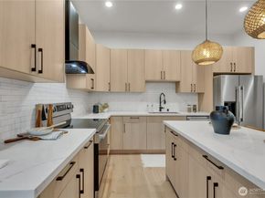 8439 47th Avenue S B, Seattle WA 98188