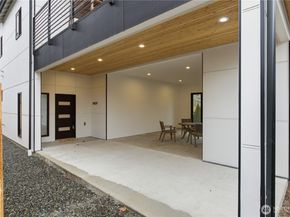 8439 47th Avenue S B, Seattle WA 98188