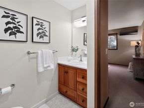 1101 Harbor Avenue SW 2D, Seattle WA 98116