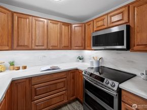 1101 Harbor Avenue SW 2D, Seattle WA 98116