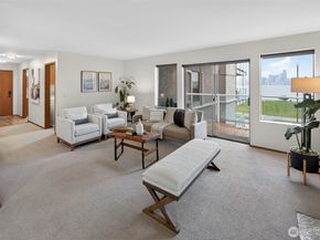 1101 Harbor Avenue SW 2D, Seattle WA 98116