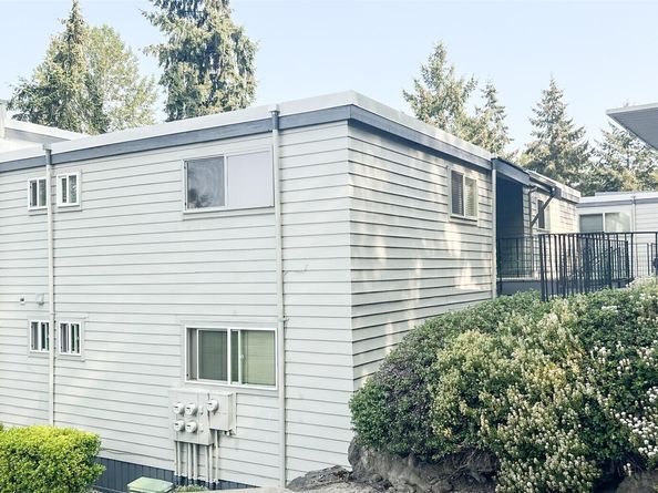 3838 Lake Washington Boulevard SE B5, Bellevue WA 98006